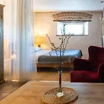 Dagen Haus Orjaku